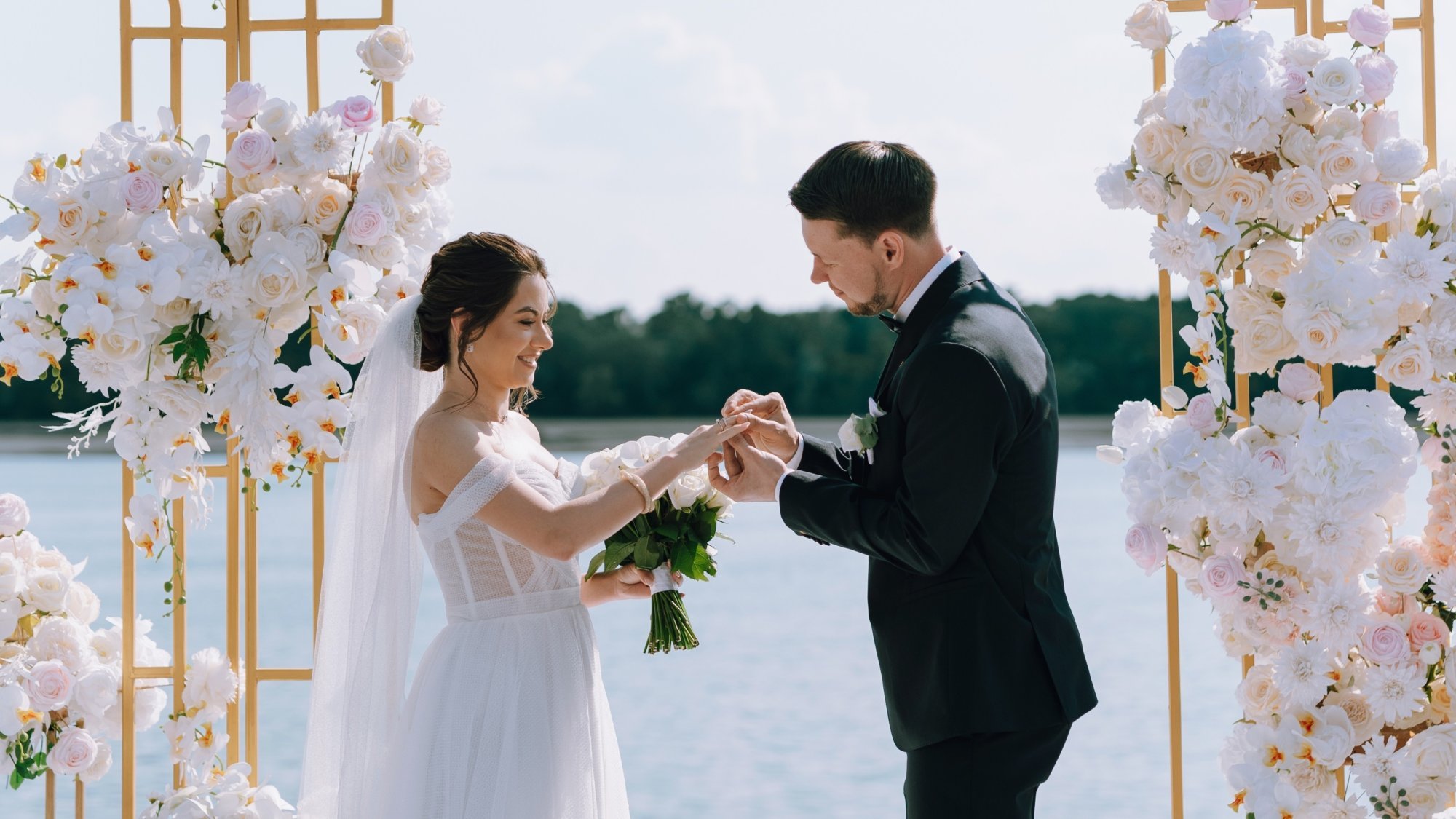 Read more about the article Christian Wedding Invitation Ideas, Wording, and Design Tips